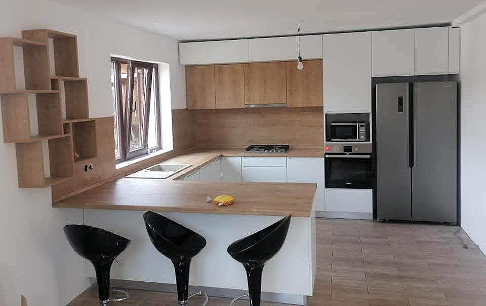 Feher fesett mdf konyha lebego polccal