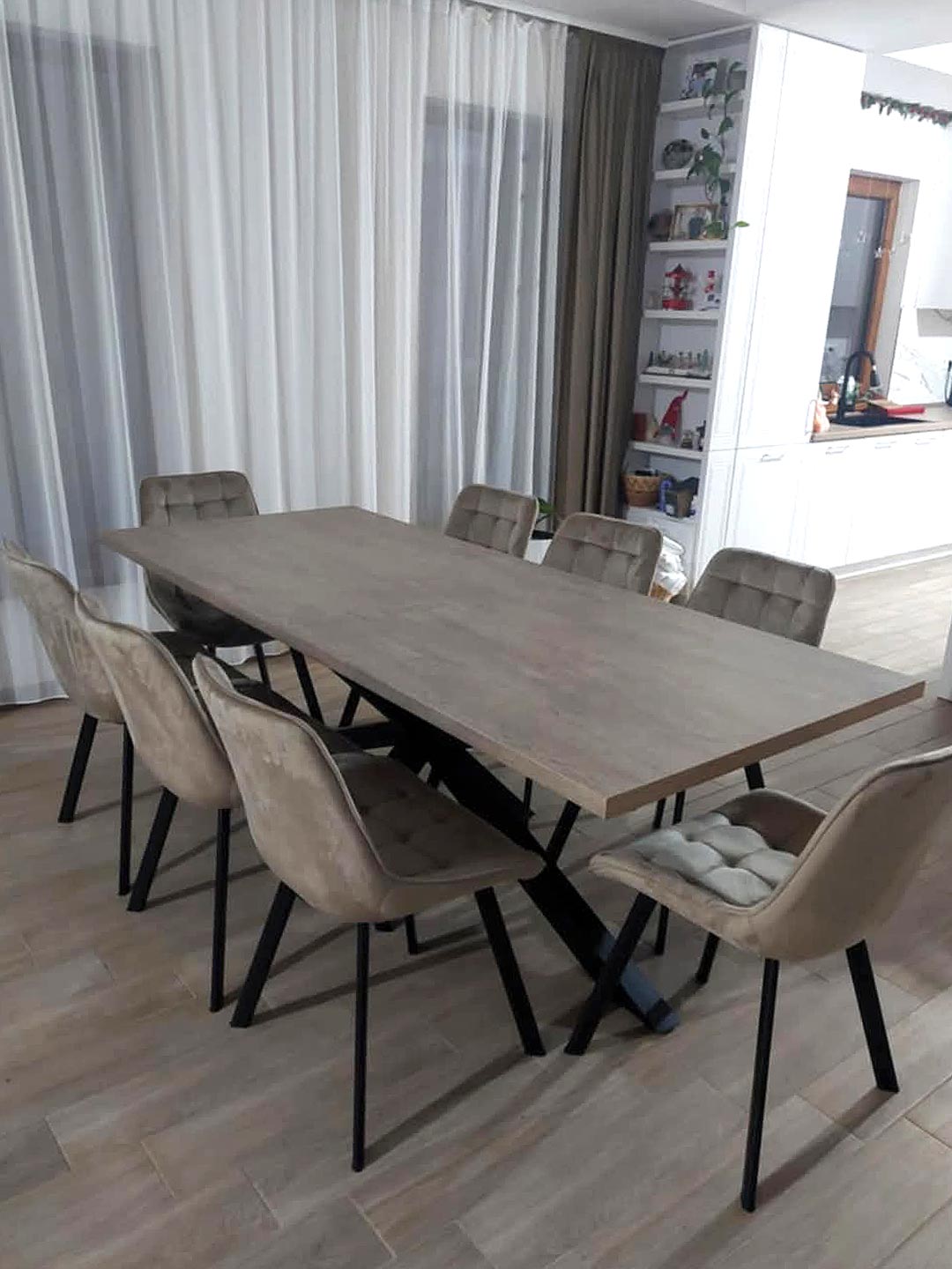 8 szemlyelyes szurke modern etkezoasztal tomor fem labbakal 1