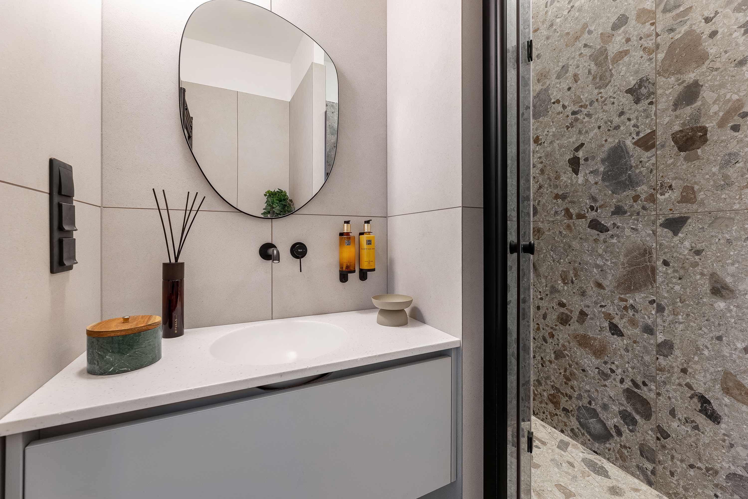 Teljes apartman belso butorainak kivitelezese